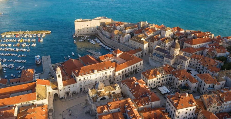 From Split/Trogir: Dubrovnik Guided Tour with a Stop in Ston - The old city sights covered on foot