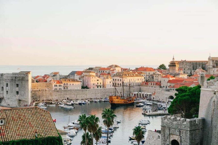 From Split/Trogir: Dubrovnik Guided Tour with a Stop in Ston - The long ride from Split or Trogir