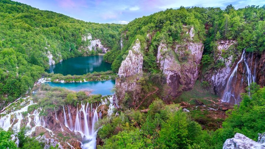 From Split/Trogir/Omiš: Plitvice Lakes Guided Group Tour - Entering the park and finding the first viewpoints
