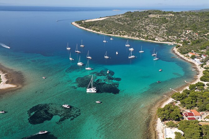 From Trogir & Split: Half Day Speedboat Tour with Blue Lagoon - The crew and the feel on board