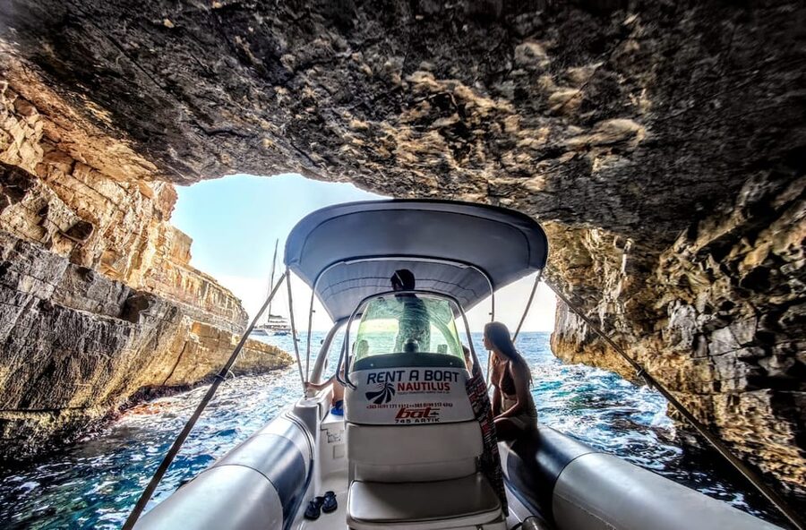 From Vis: Speedboat tour - Vis, Biševo & Blue Cave (private) - Swimming at Pritišćina and pausing at Stiniva