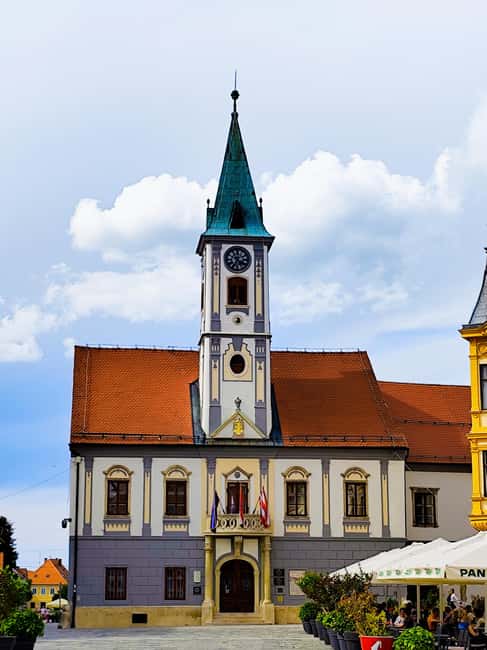 From Zagreb:Discover North Croatia, Museums, Castle and City - Trakošćan Castle brings medieval Croatia to life
