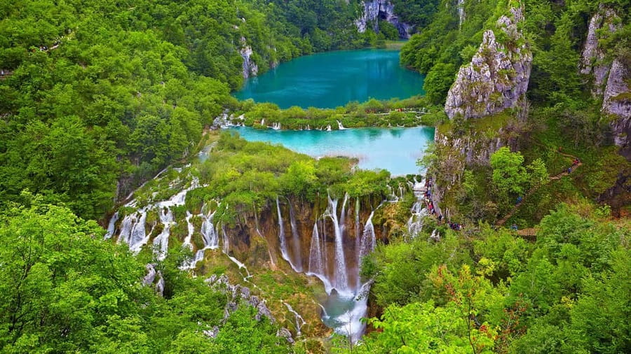 From Zagreb: Plitvice Lakes National Park Full-Day Tour - Walking from the lower lakes to the upper lakes