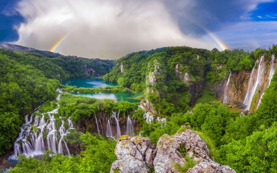 From Zagreb: Plitvice Lakes & Rastoke Private Tour - Walking through the sixteen lakes