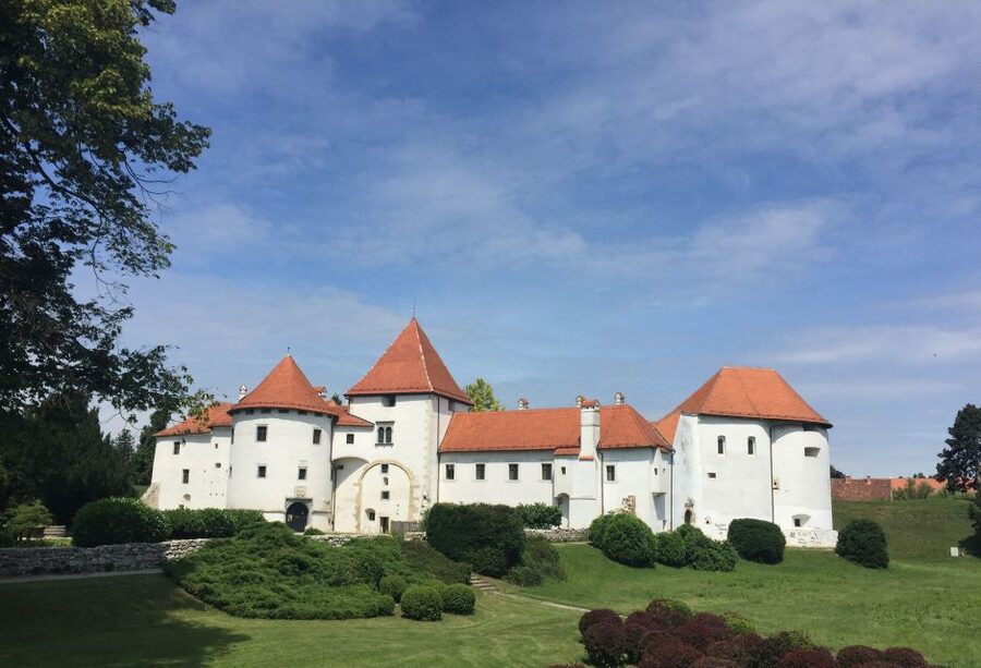 From Zagreb: Varazdin Baroque Town & Trakoscan Castle - Free time: useful, but not a full lunch stop