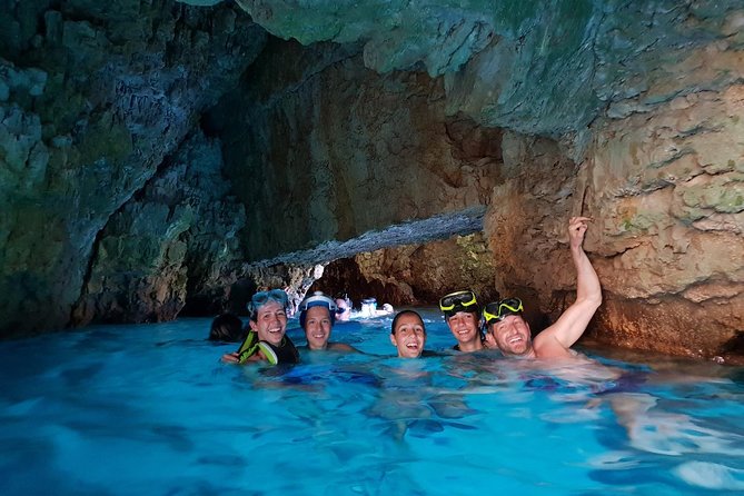 FULL CAVE & SAFARI EXPERIENCE by KAYAK - Lunch and a long break at Safari Bar