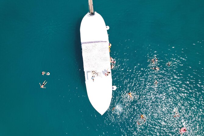 Full Day Boat Tour, Blue Lagoon and Šolta with lunch&drinks - Cruising along Šolta to Nečujam Bay