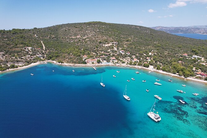 Full Day Boat Tour, Blue Lagoon and Šolta with lunch&drinks - What the boat setup means for your comfort