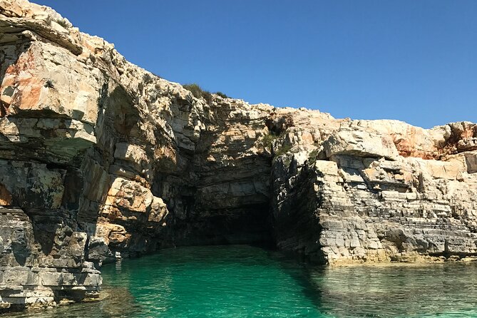 Full-Day Boat Tour of the Medulin Archipelago from Medulin - Lunch while sailing through the archipelago
