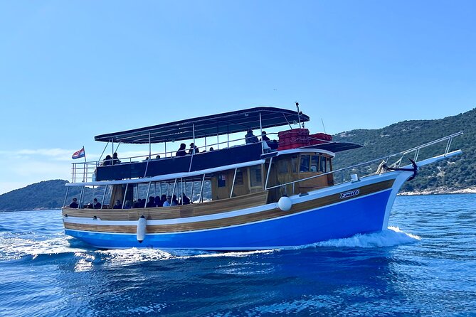Full-Day Dubrovnik Elaphite Islands Cruise with Lunch and Drinks - Drinks, Crew, and the Mood on the Boat