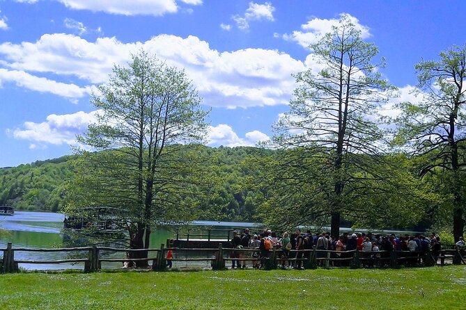 Full-Day Private Tour of Plitvice Lakes National Park from Zadar - Arriving at Plitvice and choosing the right route