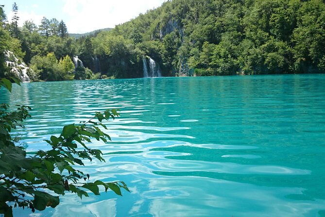 Guided Day Tour from Zadar to Plitvice Lakes - Five hours among the Upper and Lower Lakes