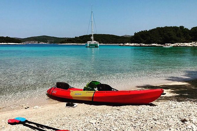 Guided kayaking tour to Pakleni islands - A restaurant stop with lunch at your own cost