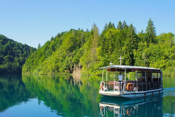 Guided transfer from Split to Zagreb with Plitvice Lakes stop - Who should book this experience?