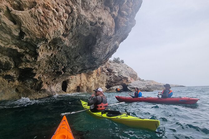 Half-day kayak tour from Hvar town - The first 40 minutes toward the Pakleni islands