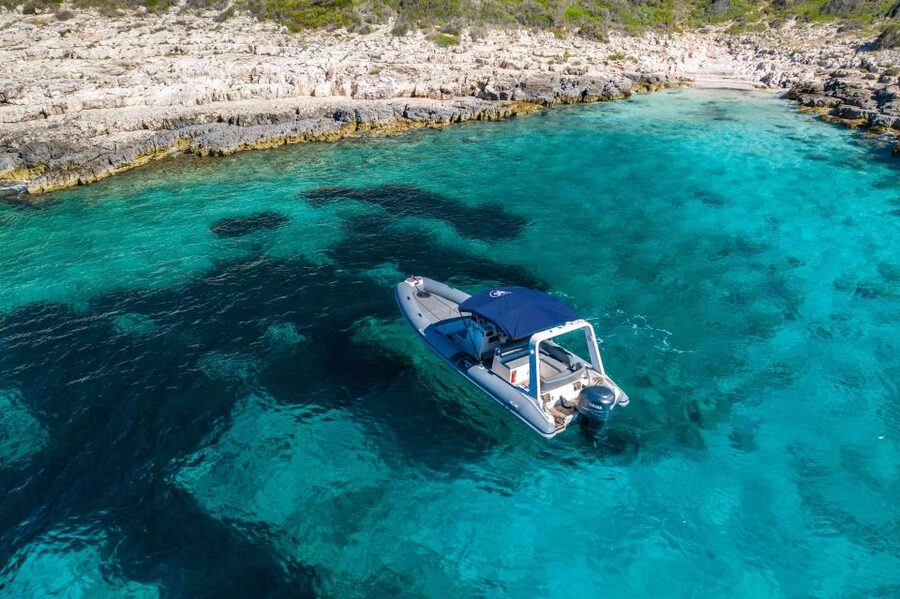 Hvar: Blue and Green Caves Boat Tour with Stiniva Beach - Green Cave and its changing light