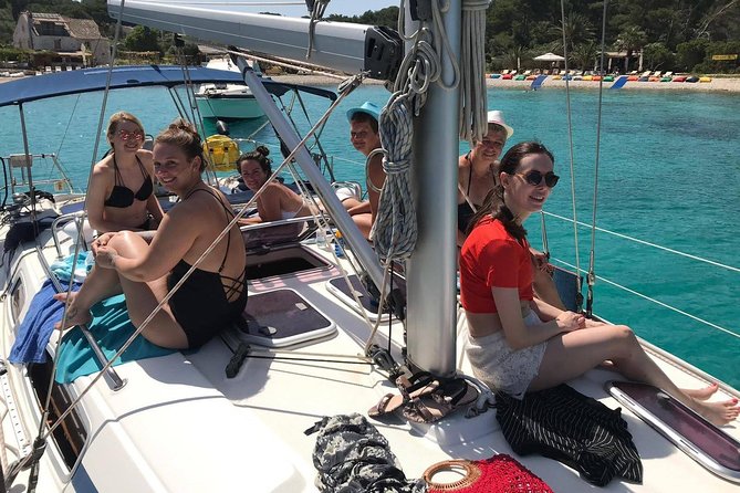 Hvar - Full Day Sail on a yacht - friendly skipper- small group - lunch optional - Two hours in Milna and lunch at Notos