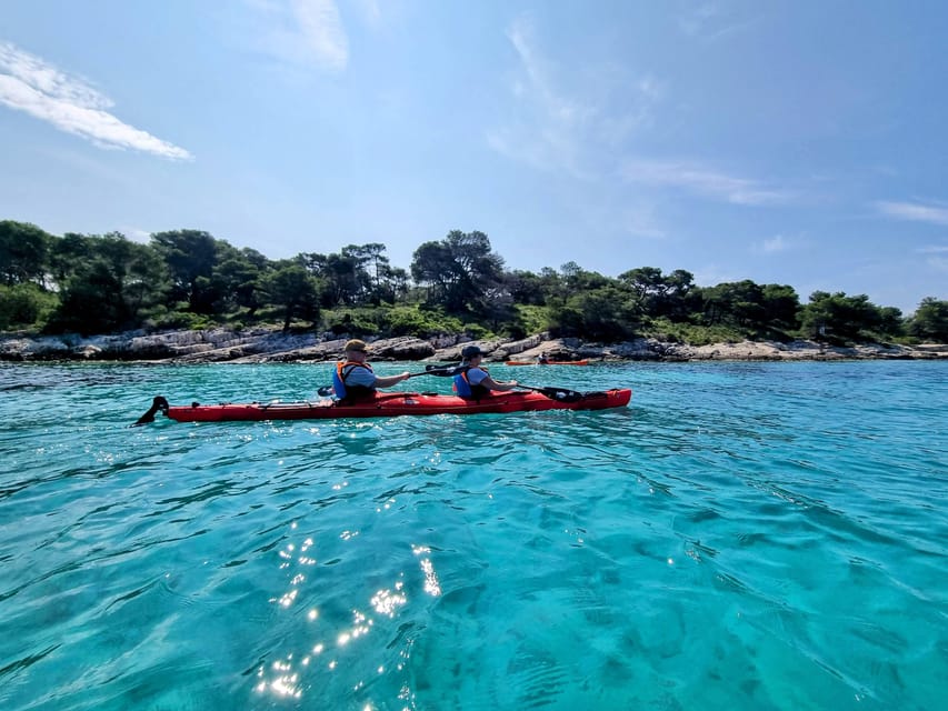Hvar: Half day kayak tour to Pakleni islands - Starting on the Beach by Križna Harbour