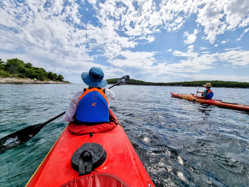 Hvar: Half day kayak tour to Pakleni islands - The First Forty Minutes: Paddling Toward Pakleni