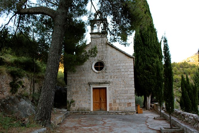 Hvar Hidden Gems Small Group Half Day Tour with Lunch or Dinner - What the local guides add to the four-hour route