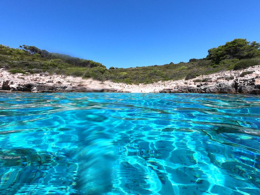 Hvar: Private Sailing Boat Trip with Swimming and Snorkeling - Sailing when the wind is light