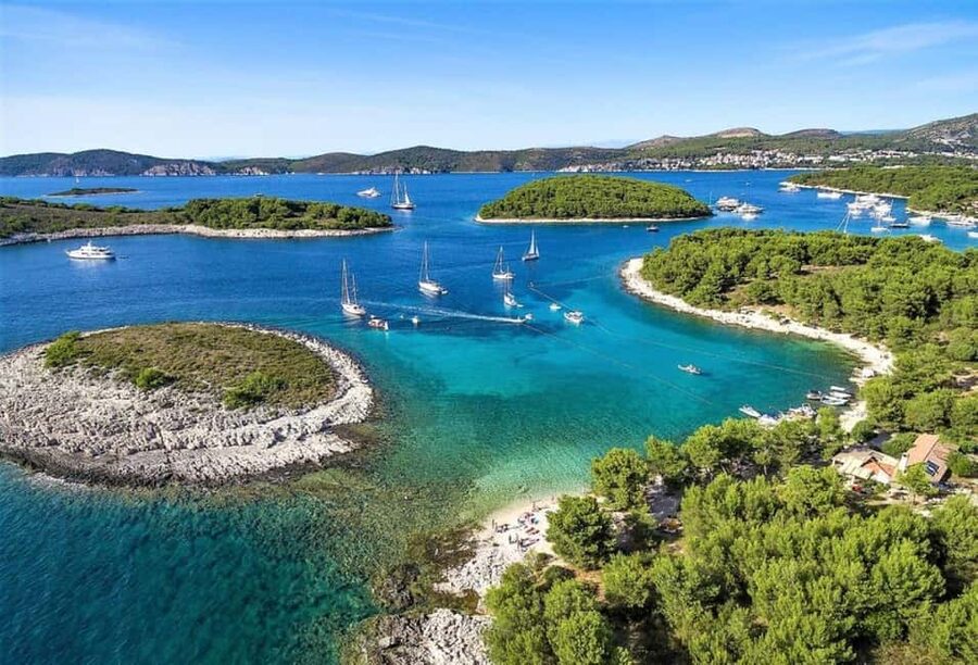 Hvar: Private Sailing Boat Trip with Swimming and Snorkeling - Why the Pakleni Islands work so well for a boat trip