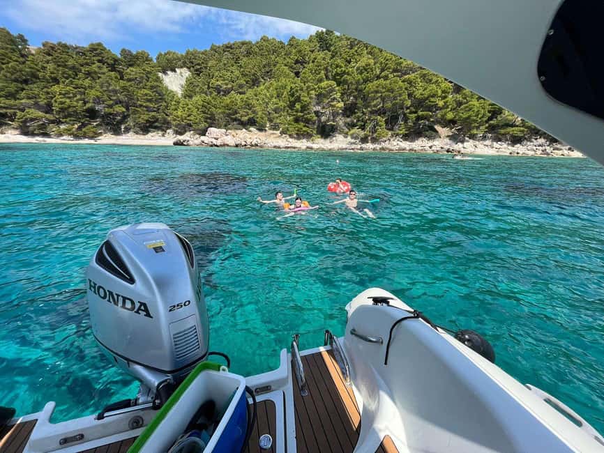 Hvar: Sunset and Pakleni Islands with a Speed Boat - The speedboat ride and onboard atmosphere