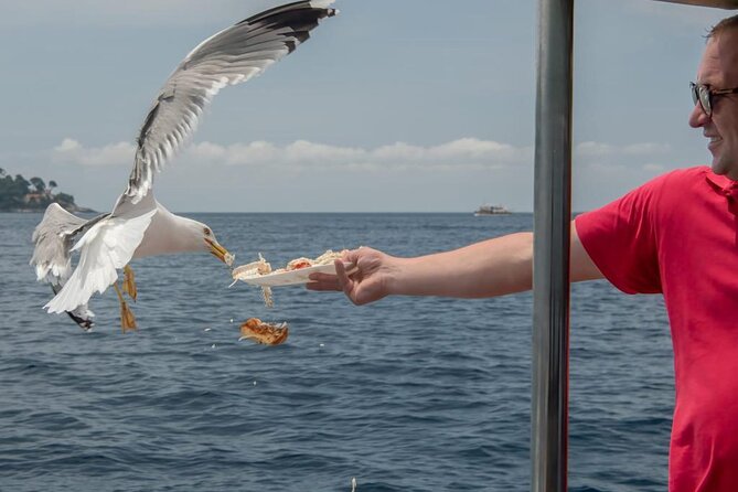 Island Hopping & City Walls Cruise with Food and Open Bar - Lunch is better than a token boat meal