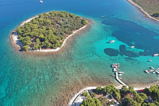Islands Brač, Šolta & Blue lagoon - Private speedboat tour - Blue Lagoon in the quieter afternoon