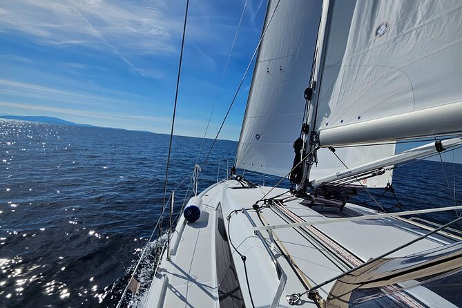 Islands Tour on Luxurious Jeanneau Sun Odyssey - Sunj Beach: one hour on fine natural sand