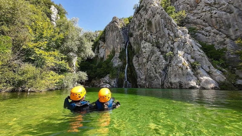 Iz Omisa/Zadvarija: Extremni Canyoning na rijeci Cetini - From Hotel Plaža to the Cetina canyon