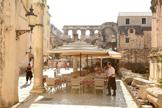 Jewish Heritage & Diocletian's Palace Private Split Tour - Entering Split’s synagogue and former Jewish quarter