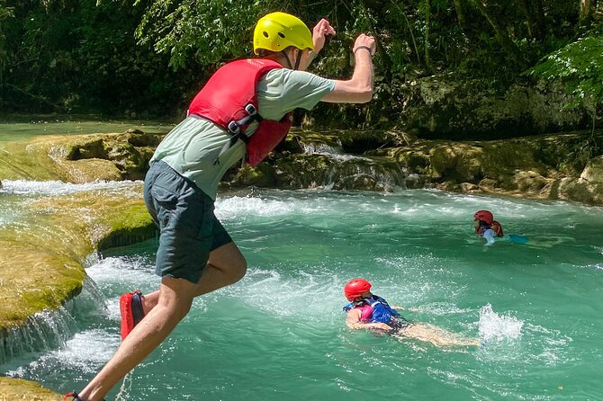 Kayaking at the Mreznica Canyon - What the guides add beyond safety