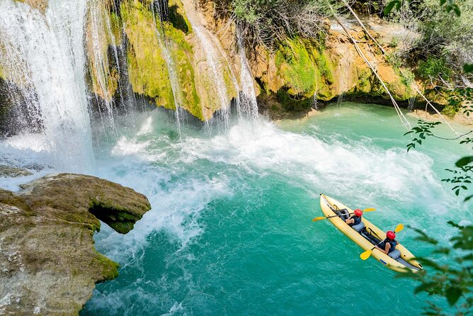 Kayaking Mrežnica river - Milkovića slap brings the biggest choice