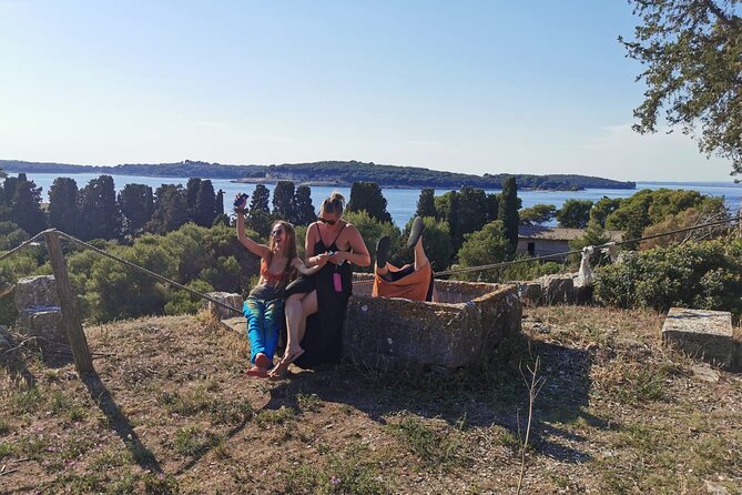 Kayaking to Island Saint Jerolim with snorkeling activitie - The important reliability warning