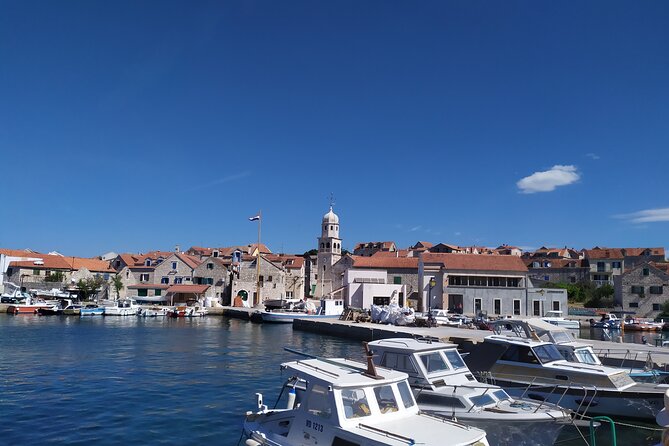 Kayaking to the island Prvić - A private guide changes the feel