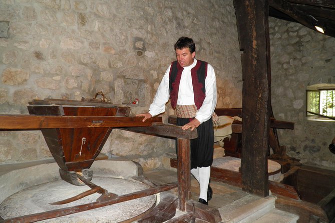 Konavle Valley Wine Tour from Dubrovnik with Train Ride and Wine Tasting - Group size, language, and comfort