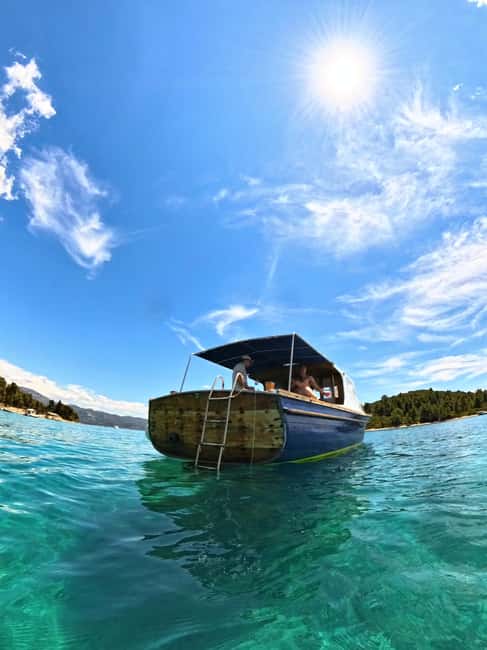 Korčula: Sail Away - tour with traditional craftmanship boat - Food and service: the strongest part of the outing