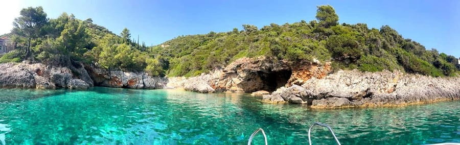 Korčula Snorkeling&Swimming, Shipwreck & More, Private Tour - Boat comfort, drinks, and what you receive