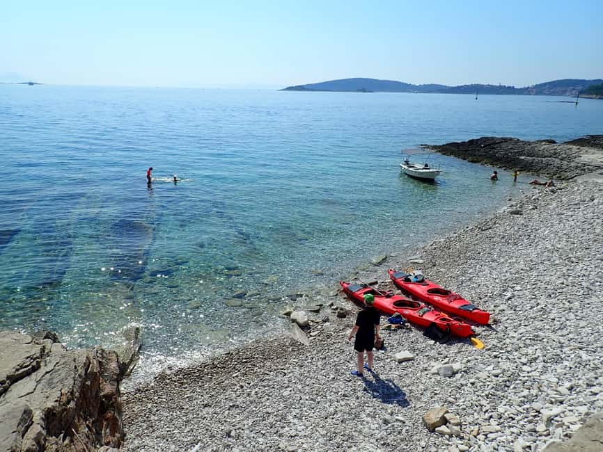 Lumbarda - Sunset Kayak Tour with a Picnic - Wine and Sweets - Key details before you book