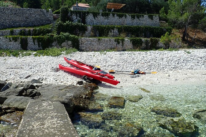 Lumbarda-Sunset Kayaking Experience with picnic: Wine and Sweets - What the guide adds to the trip