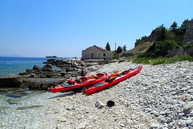 Lumbarda-Sunset Kayaking Experience with picnic: Wine and Sweets - Is the kayaking truly beginner-friendly?