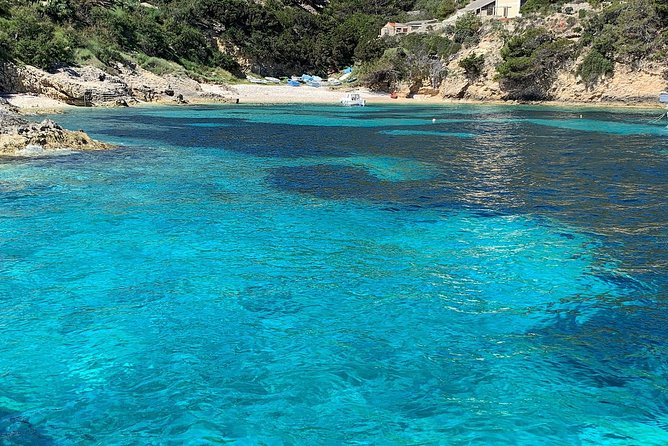 Luxury Blue Cave & 5 Islands Tour from Split - Vis and the short cave stop