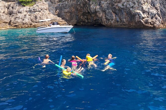 Luxury Elaphite Islands half day Cruise with lunch Apreamare - Lunch, drinks, and the onboard setup