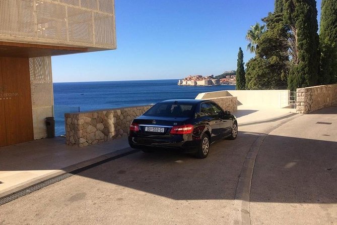 Luxury private transfer: Dubrovnik airport to Dubrovnik - Arriving near the Old Town and Pile Gate