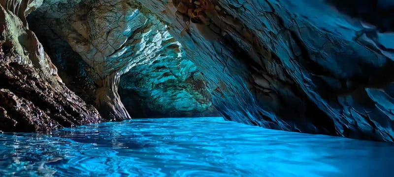 Makarska: 3-island Speedboat Cave & Blue Lagoon Tour - Pokrivenik offers the first swim on Hvar