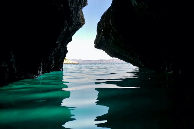 Makarska: 3-Island Speedboat Tour with Cave and Blue Lagoon - Jelsa gives the tour a welcome change of pace