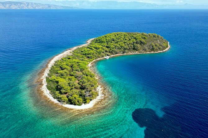 Makarska: 3-Island Speedboat Tour with Cave and Blue Lagoon - Entering the small blue cave at Pokrivenik