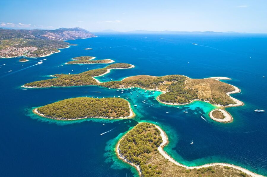 Makarska: 5-Islands Tour, Blue Cave, Vis, Hvar & Brač - The crew and organization