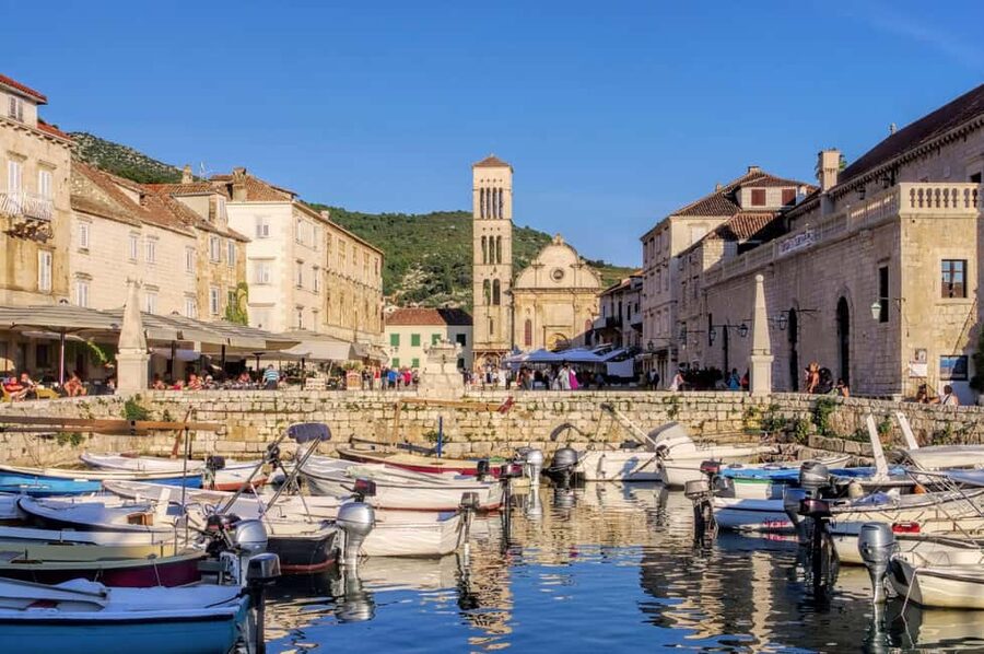 Makarska: 5-Islands Tour, Blue Cave, Vis, Hvar & Brač - Puntica Bay on Brač